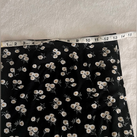 SHEIN Crop Top and Flower Skirt Set - Picture 2 of 7